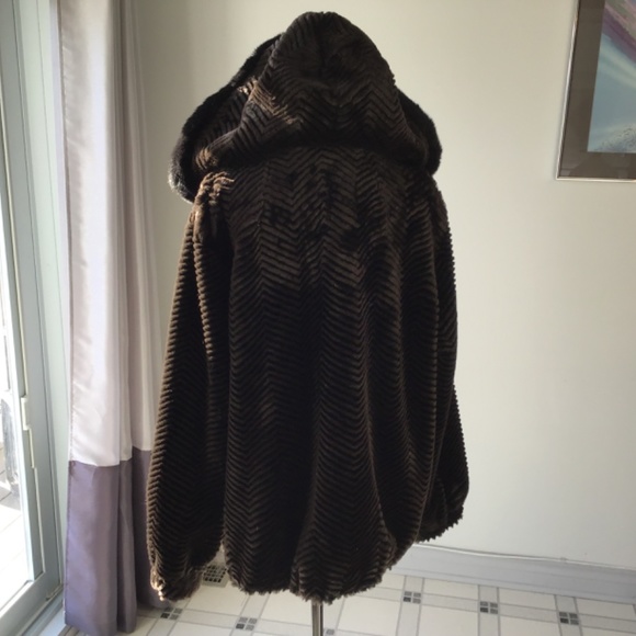 CG Collection women’s faux fur hooded jacket  (pashmina scarf as free gift) - Picture 6 of 12